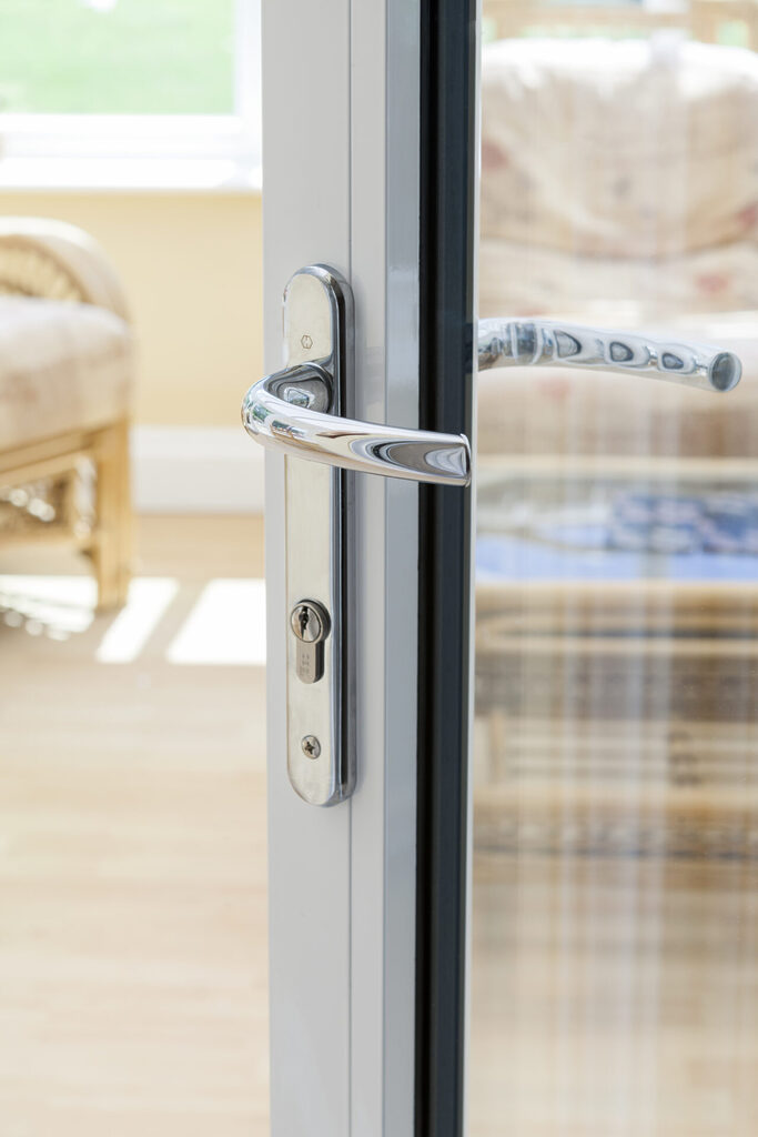 GFD Homes how to hang bifold doors: Smart bifold door handle zoomed in to show 3-star cylinder up close. 