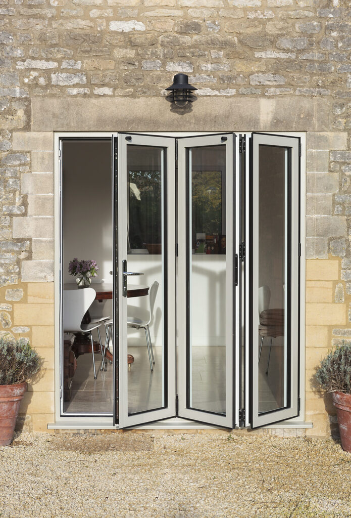 GFD Homes how to hang bifold doors: Smart bifold door installed without a traffic door.