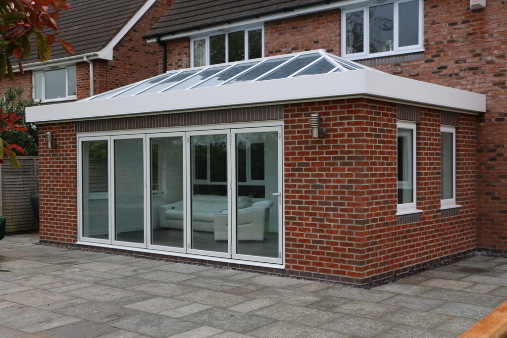 GFD Homes roof lantern energy efficiency: an extension kept nice a comfortable all year round thanks to the energy efficient roof lantern 