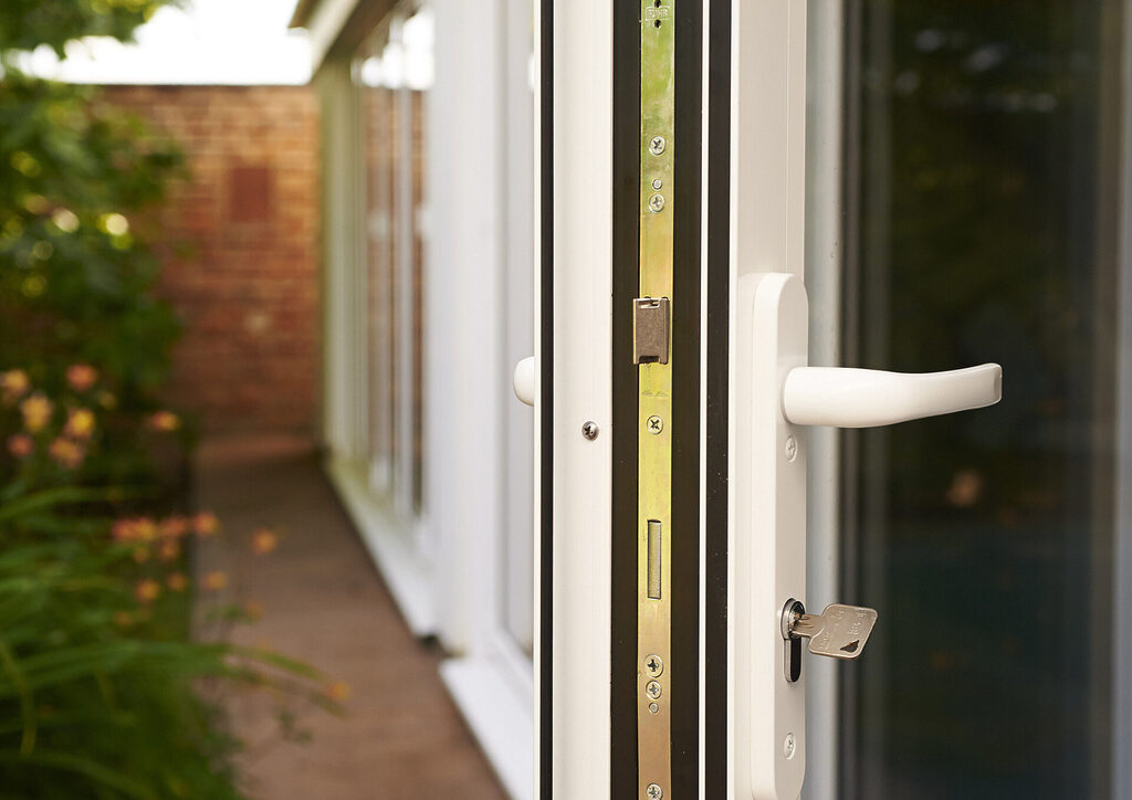 GFD Homes types of door locks : multi point lock system on a bifold door 