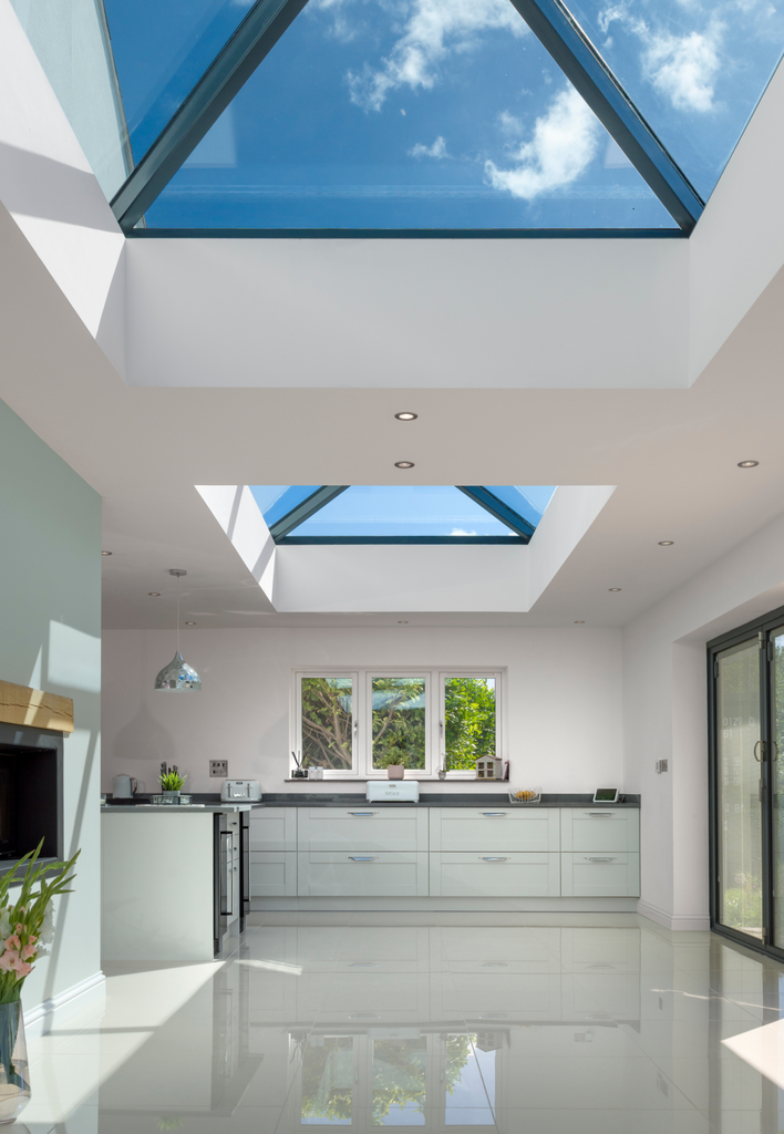 korniche roofs: kitchen with 2 roof lanterns installed above