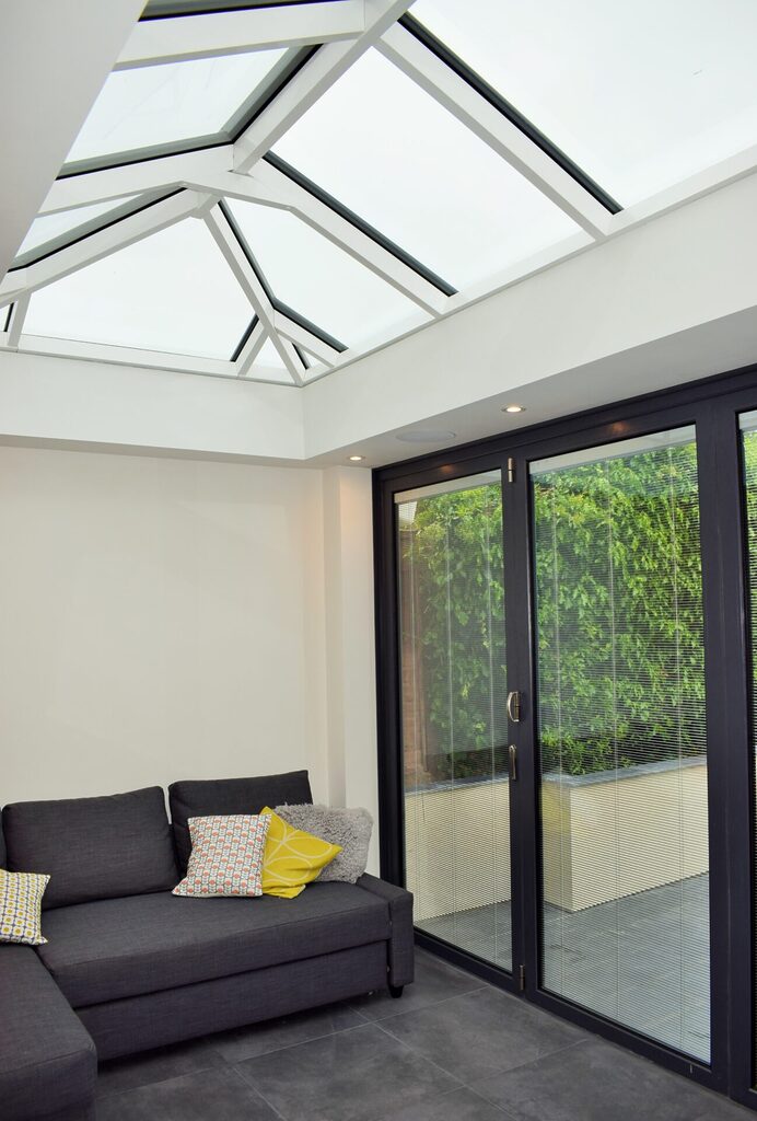 Atlas : white atlas roof lantern in an extension