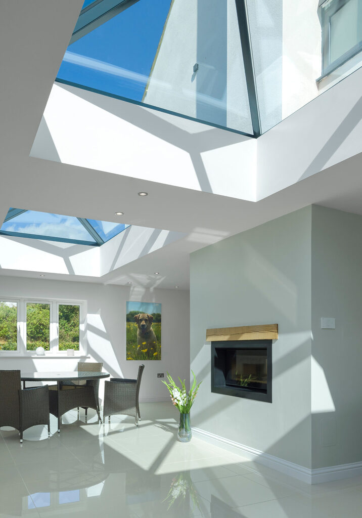 roof lanterns: lanterns letting light fall into the living room