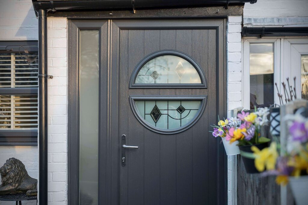 comp door : black comp door with decorative glazing 